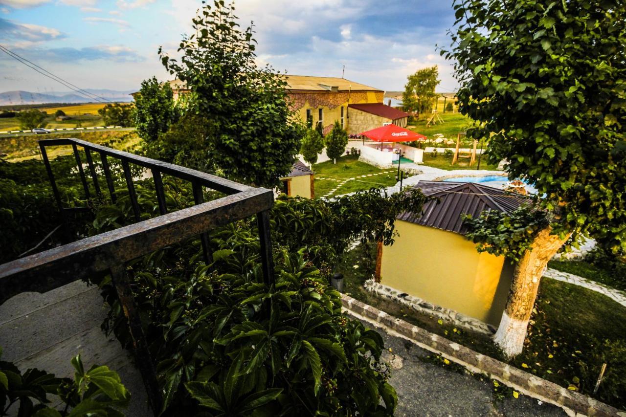 Oazis Hotel Noratus Exterior photo