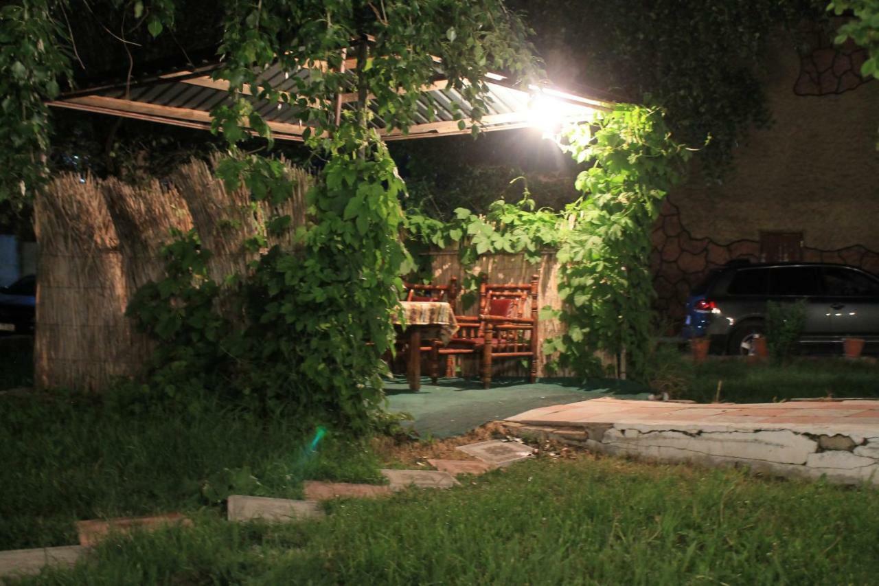Oazis Hotel Noratus Exterior photo